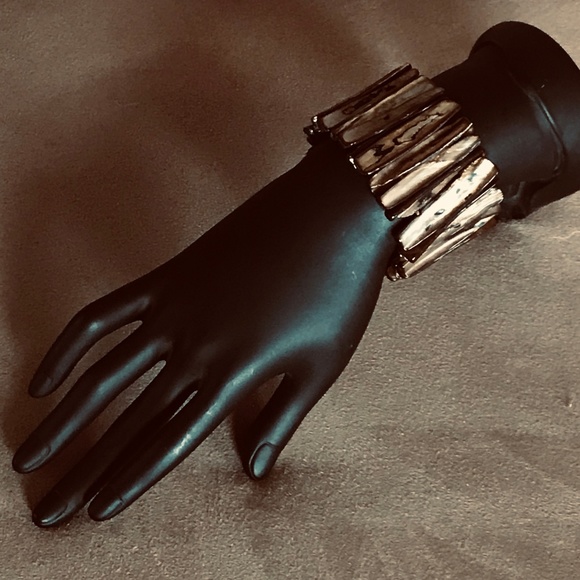 cuff shell bracelet stretches for easy wear - Picture 1 of 2